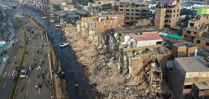 Restoring Mobility: Lima Intensifies Cleanup and Recovery Efforts on Av. Nicolás Ayllón