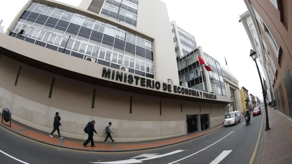 Economic Strategy: Peru’s Executive Branch Proposes Moving Mid-Week Holidays to Mondays to Bolster Productivity