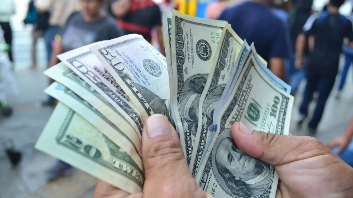 The Dollar’s Steep Slide: Why the U.S. Economy is Driving the Sol to Four-Month Highs